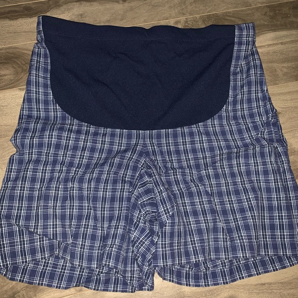 Maternity Shorts - Picture 1 of 2